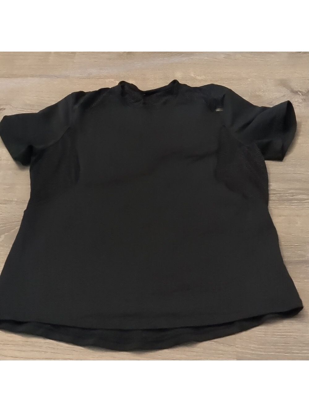 Lululemon black short sleeve tee size medium?